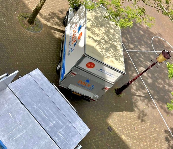 Verhuisbedrijf Daly bezig in Zandvoort